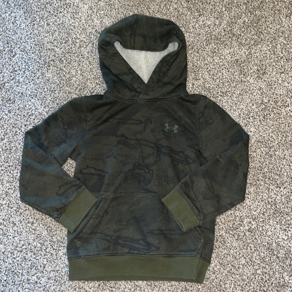 Under Armour boys size S green camo sherpa hoodie
